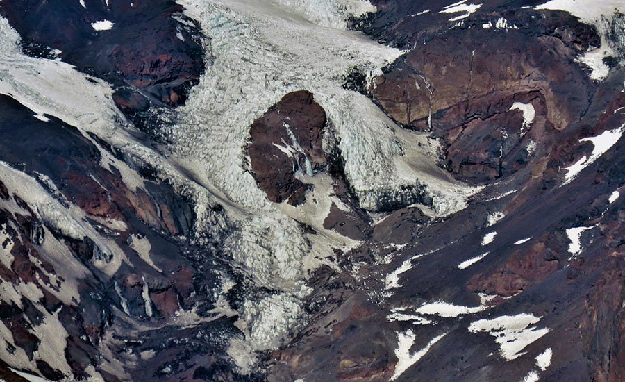 Glaciares del volcán San José, principal fuente de riesgo glaciar documentado en el Cajón del Maipo