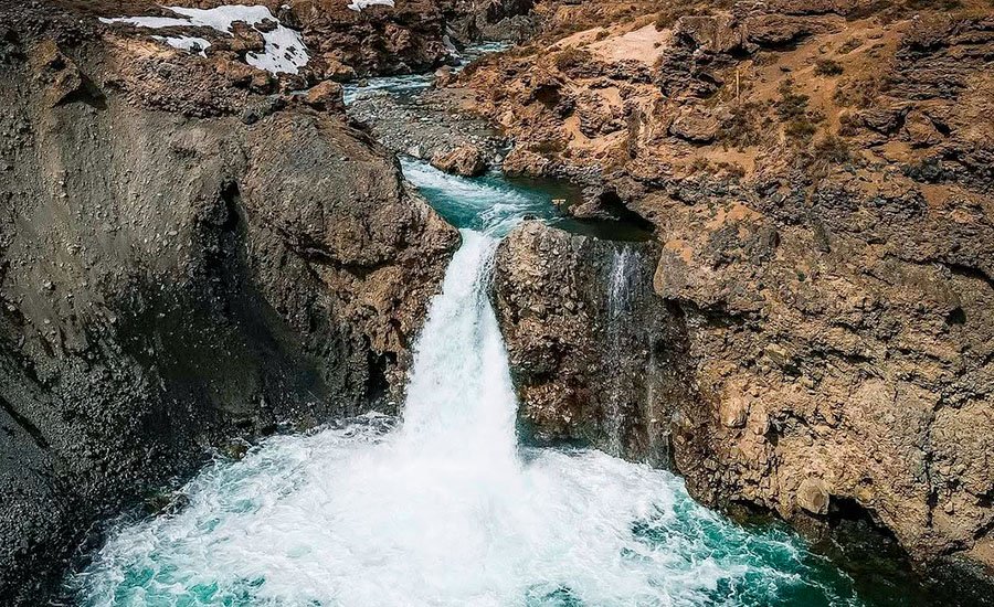 Cascada El Yeso: el agua que transforma la alta cordillera